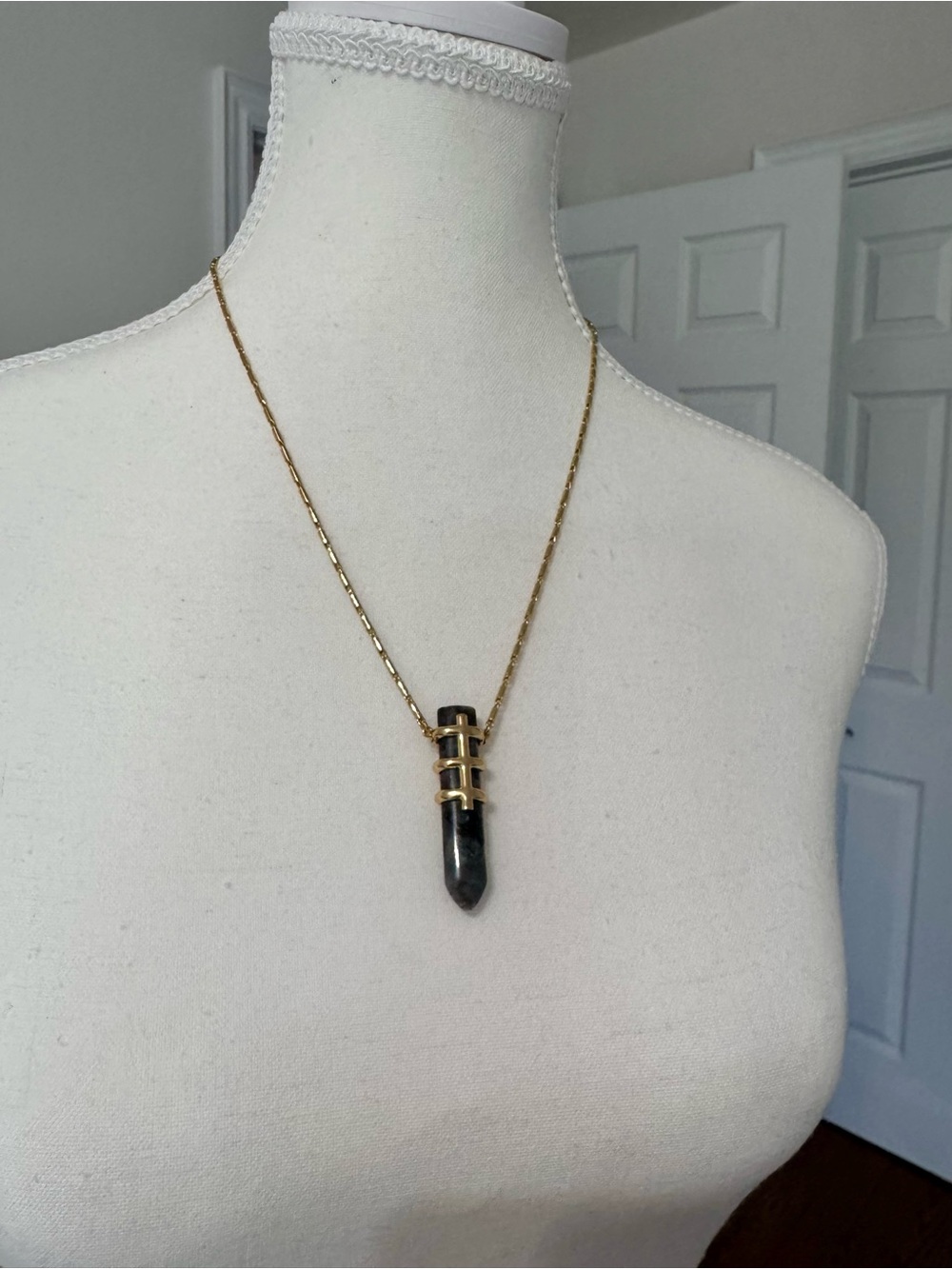 Stella & Dot Legend Pendant Necklace